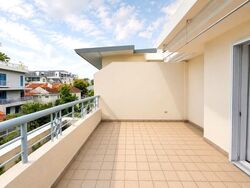Lowland Road (D19), Terrace #613500801